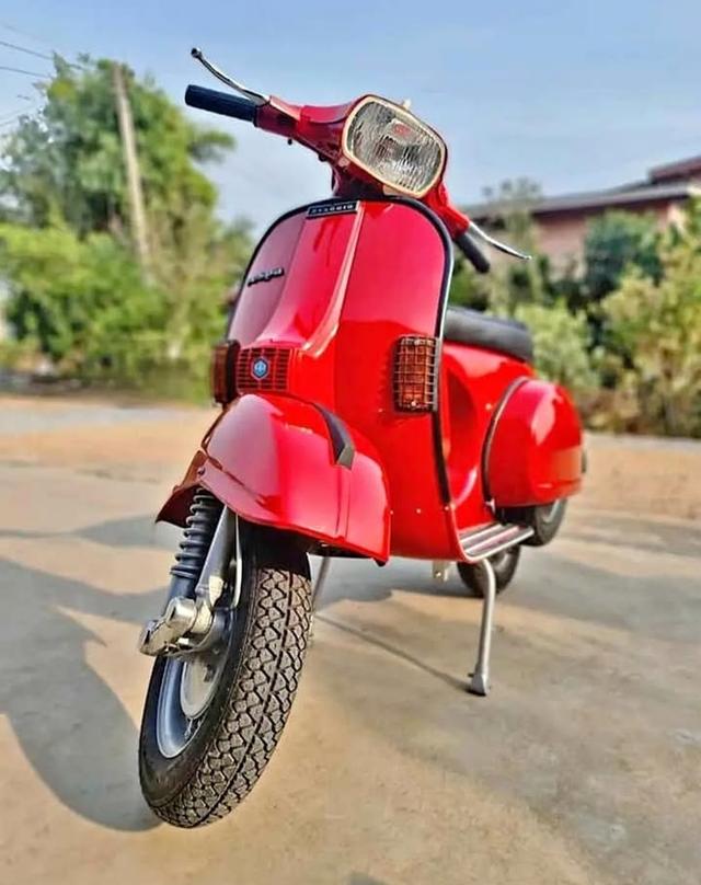 Vespa PX สีแดง