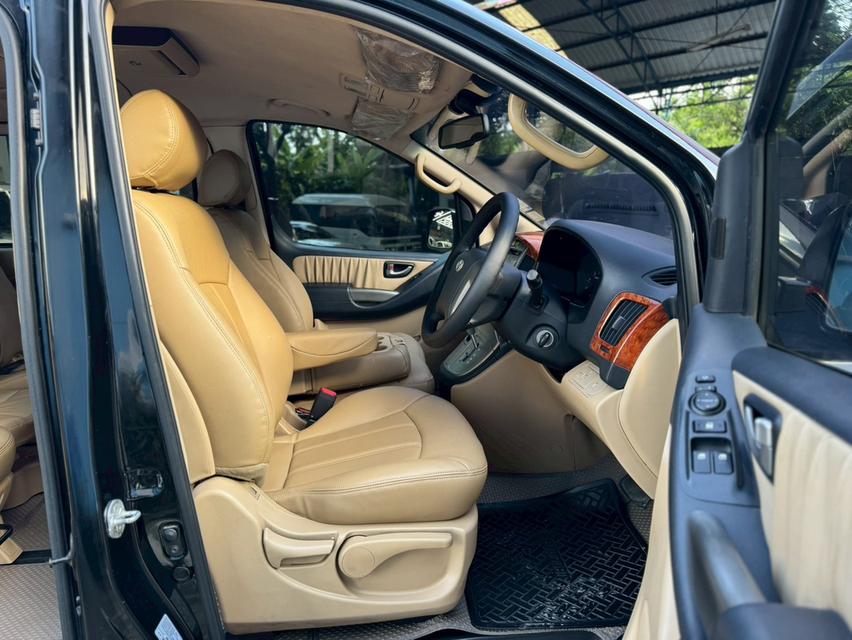 Hyundai H-1 รถสวยพร้อมใช้งาน 12