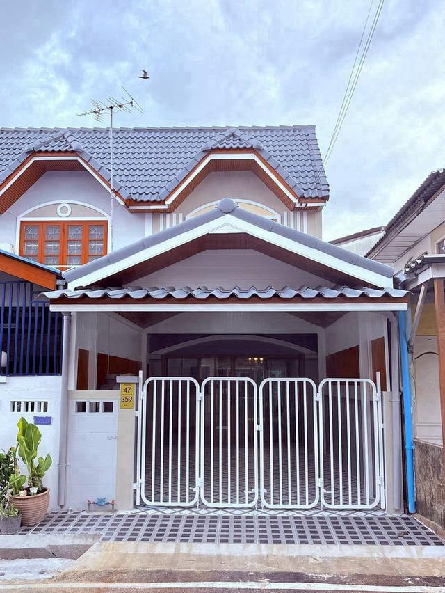 หมู่บ้านร่มเงาไม้  ถนนวัดลาดปลาดุกทาวน์เฮ้าส์ 2 ชั้น   ตกแต่งใหม่พร้อมอยู่ พร้อมเฟอร์นิเจอร์ 1