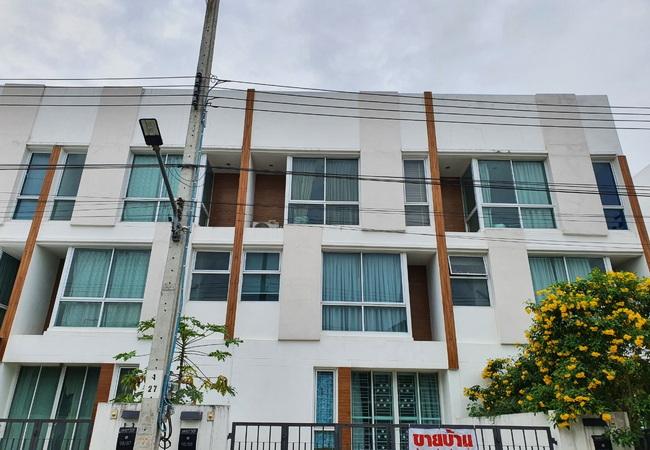 ขายทาวน์เฮ้าส์ หมู่บ้านมายด์ ฮอฟฟ์ ร่มเกล้า-สุวรรณภูมิ เนื้อที่ 22.8 ตร.ว. 3 ชั้น 3 นอน 3 น้ำ 3