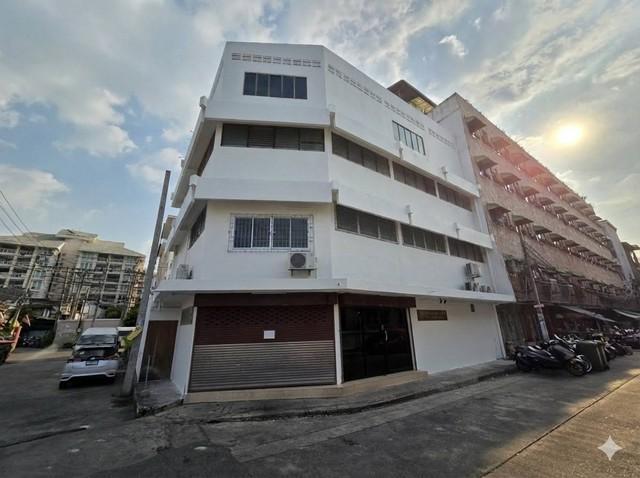 ให้เช่าตึกแถว 4 คูหาทะลุถึงกัน พื้นที่กว่า 500 ตรม. ย่านสาทร ซอยนราธิวาส 14 เหมาะทำออฟฟิศและเก็บสต๊อก 1