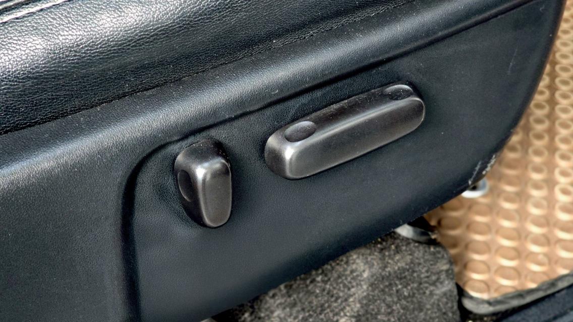 รหัสรถ WB36 Toyota Fortuner 2.5V A/t (Minorchange ตัวสุดท้าย ล้อดำ ภายในดำ ) ปี  2015 13