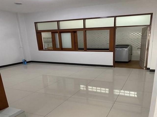 PB5406 ให้เช่าทาวน์โฮม 3 ชั้น 3 ห้องนอน ซอยประชาราษฎร์บำเพ็ญ ใกล้ MRT ห้วยขวาง 700 เมตร