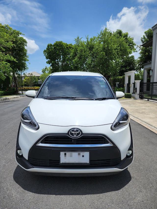 TOYOTA SIENTA 1.5V AUTO 6