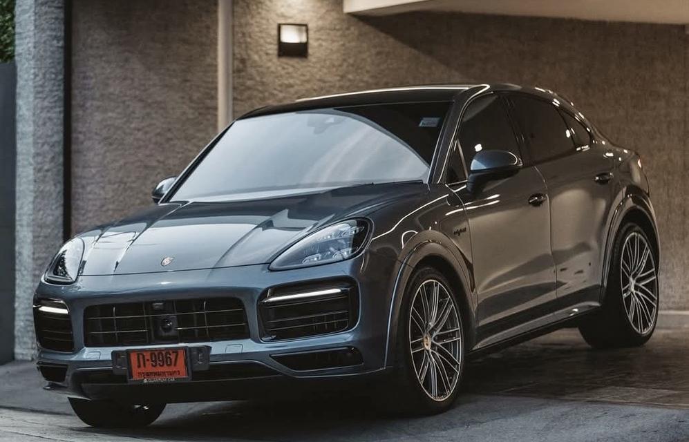 Porsche Cayenne Coupe (Full Option)