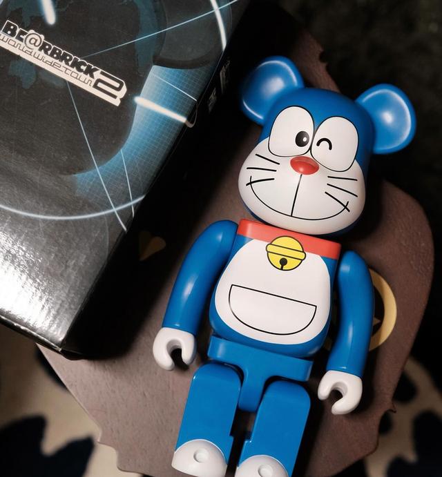 Bearbricks โดราเอมอน มือ 2