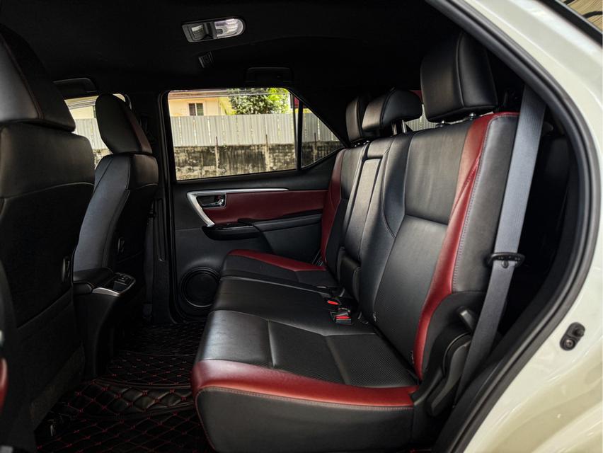 2022 TOYOTA FORTUNER, 2.4 LEGENDER BLACK TOP 2WD 10