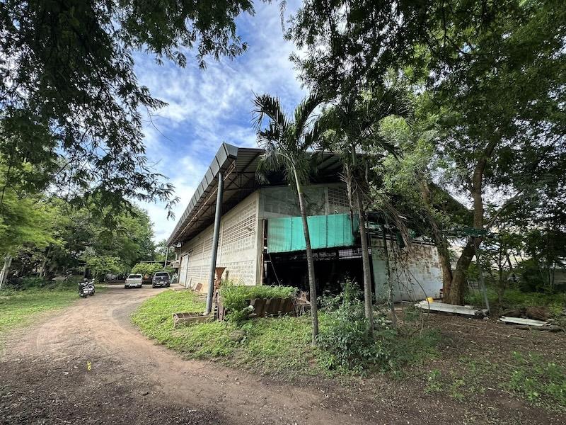 ขายที่ดินติดถนนคลองส่งน้ำเนื้อที่ 6-3-8ไร่พร้อมสิ่งปลูกสร้าง ในเมืองโคราช หน้ากว้าง 60 เมตร 2