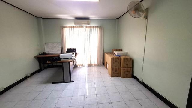 ขายถูกทาวน์โฮมเชิงพาณิชย์ศักยภาพสูงทำเลดี 3 ชั้นห้องริม 40 วา เป็นได้ทั้งที่อยู่อาศัยและทำธุรกิจ ลำลูกกา คลองสอง ปทุมธาา 8