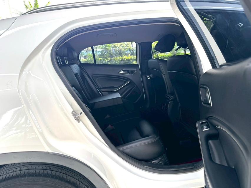 ขายรถ Benz GLA200 W156 ปี 2019 สีขาว เกียร์ออโต้ 10