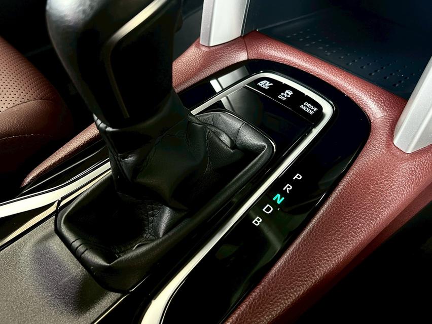 Toyota Cross 1.8HV Premium เกียร์ออโต้ ปี2020  12