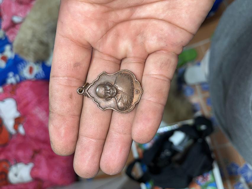 เหรียญหลวงพ่อแดง วัดเขาบันไดอิฐ ปี 2537 พิมพ์อาร์มใหญ่ เนื้อทองแดง