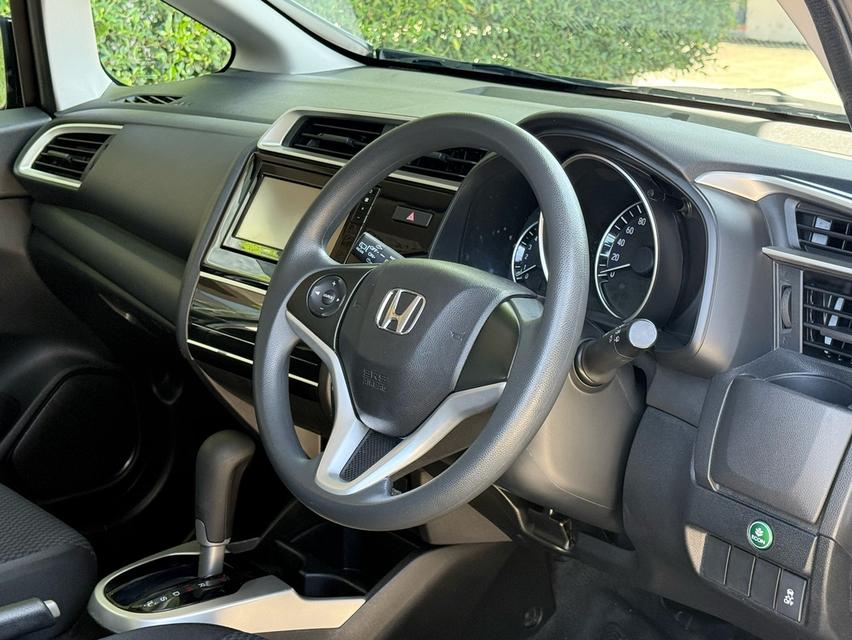 2019 HONDA JAZZ GK รถมือเดียวออกป้ายแดง รถวิ่งน้อย เข้าศูนย์ตามระยะ รถไม่เคยมีอุบัติเหตุครับ 10