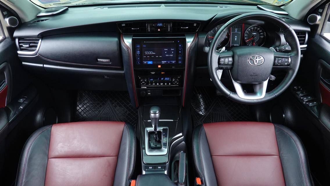 Toyota Fortuner 2.8 TRD Sportivo 2WD 2018 สีดำ 13