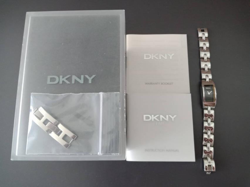 นาฬิกาผู้หญิง DKNY ของแท้100% พร้อมกล่องสแตนเลส สตีล สีเงิน มิอสอง สภาพดี 8