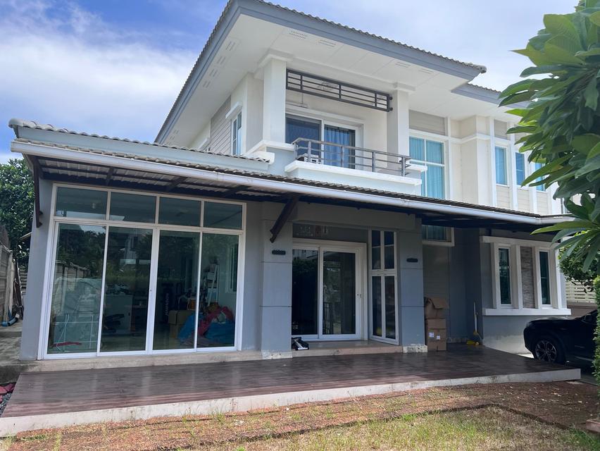 ขายบ้านเดี่ยวหลังมุม บรรยากาศดีร่มรื่น เงียบสงบ เนื้อที่กว่า 64 ตารางวา เข้าออกได้หลายทาง