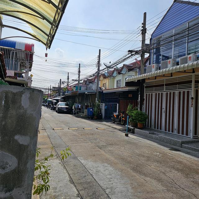 ทาวเฮ้าส์2ชั้น หมู่บ้านสินทวี ซ.โรงพยาบาลบางมด ถ.พระราม2 ซอย43 6