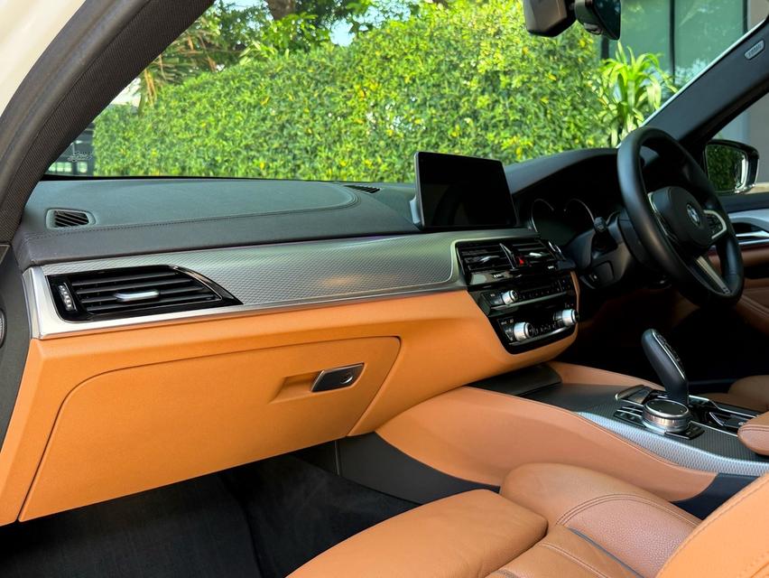 2019 BMW 520D MSPORT รถมือเดียวออกป้ายแดง รถวิ่งน้อย เข้าศูนย์ตรงระยะ รถไม่มีอุบัติเหตุครับ รูปที่ 15