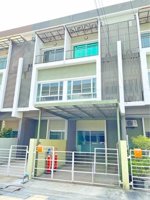 เตรียมอุดมศึกษาน้อมเกล้า MRT สัมมากร 1 กม. ซ.รามคำแหง 140-146 ให้เช่าทาวน์โฮม 3 ชั้น พร้อมเฟอร์ฯ 204 ตร.ม.17 ตร.วา. 3 นอ