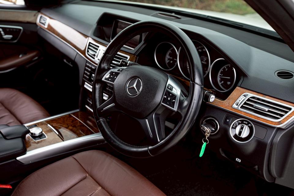 Benz E300 Bluetec ปี 2015 สีขาว สวยสภาพดี 12