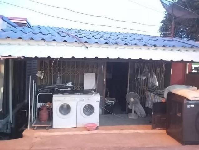 ที่ดินพร้อมสิ่งปลูกสร้าง ติดถนน 4 เลน ถนนบางปะอินสายใน ราคาไม่ถึงล้าน น้ำท่วมไม่ถึงบ้าน ทำเลสามารถเปิดร้านเล็กๆได้ 1