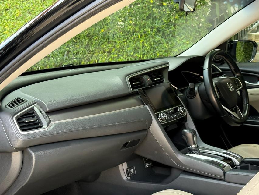 2018 HONDA CIVIC FC 1.8 EL รถมือเดียวออกป้ายแดง รถวิ่งน้อย เข้าศูนย์ทุกระยะ ไม่เคยมีอุบัติเหตุครับ 11