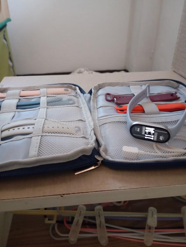 Mi band 10 ของใหม่ มีกล่อง สายชาร์จและสายเปลี่ยน5เส้น พร้อมกระเป๋าใส่สาย