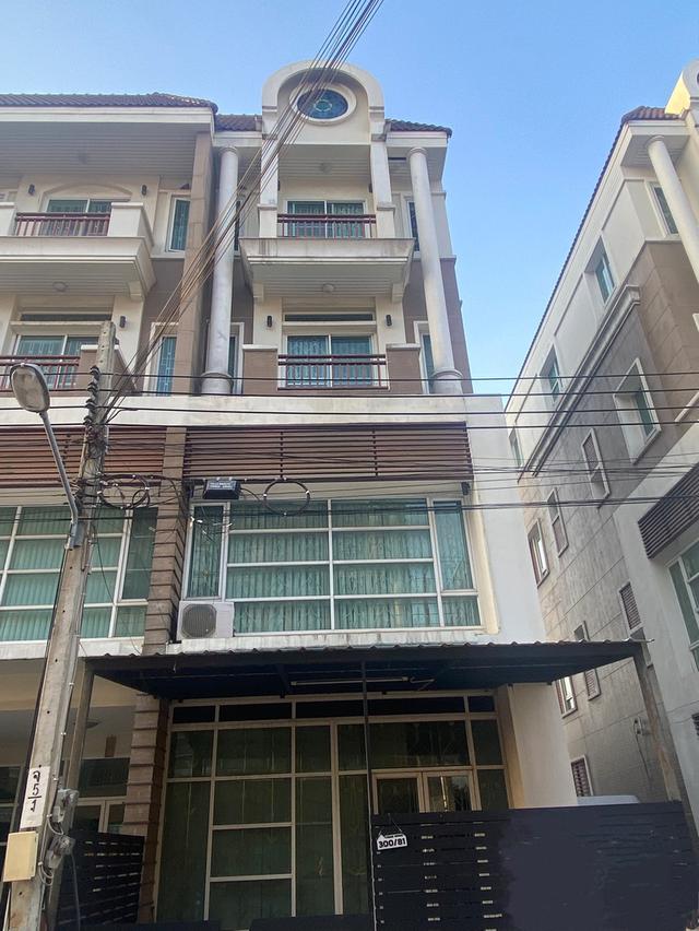 ทาวน์โฮม พรีเมี่ยมเพลส นวมินทร์ 1