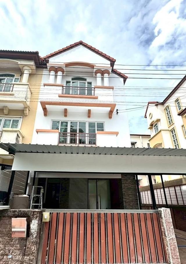 ให้เช่าโฮมออฟฟิศโมเดิร์น 3ชั้นครึ่ง หมู่บ้านสรานนท์ ปากเกร็ด ถนนติวานนท์ รหัสประกาศ  B982 1
