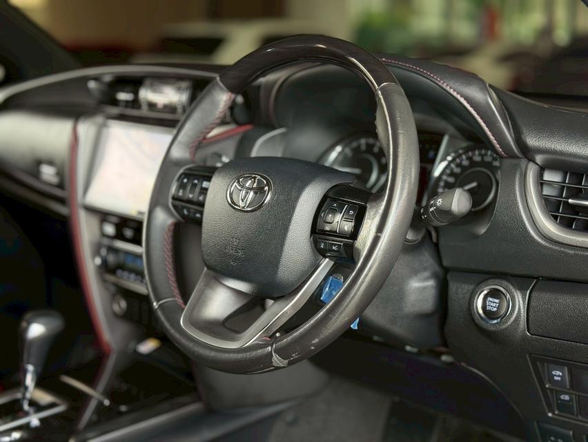ปี 2023 TOYOTA FORTUNER, 2.4 LEGENDERรถมือเดียว สภาพสวย  10