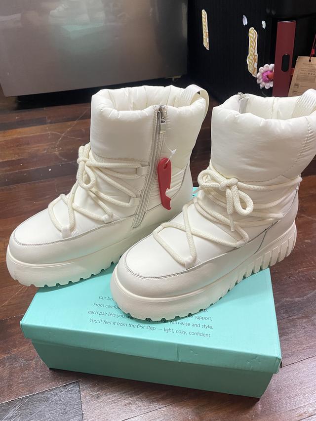 Niseko Boots รองเท้าบูทมือ2 ยังไม่ได้ใส่สักครั้งสภาพดีรอยไม่มี อยากเอาออกจากบ้านเฉยๆเกะกะ