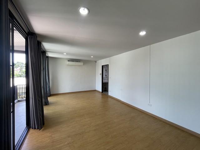 บ้านว่าง ให้เช่า หมู่บ้าน ต.รวมโชค โชคชัย 4 ซอย 56 ลาดพร้าว ลาดพร้าววังหิน ใกล้MRTโชคชัย 4 เลียบด่วน รับออฟฟิศนามบุคคลเท่านั้น แต่งแบบโมเดิร์น โปร่ง ใ รูปที่ 13