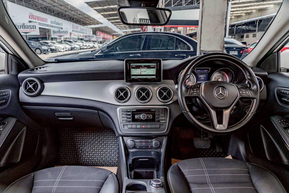 รหัสรถ NP1673 รุ่นรถ : BENZ GLA200ปีรถ : 2015 12