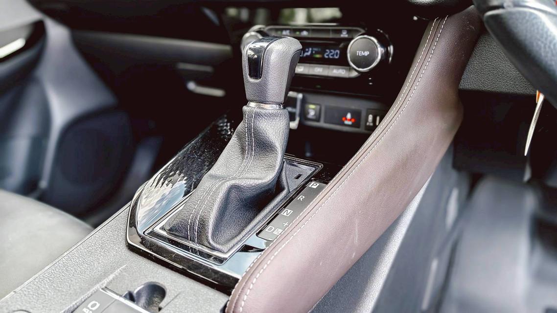 Toyota Yaris Ativ 1.2Premium Sport ปี23 10