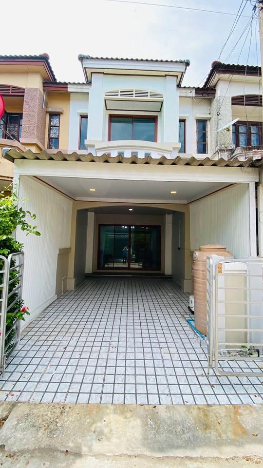 ✨ บ้านรีโนเวทใหม่ ฝ้าโปร่งโล่ง ทำเลดีติดถนน 345! 🏡 🔥 ขายทาวน์เฮ้าส์ 2 ชั้น มบ.ปาริชาติ  18 ตร.ว. 2 นอน 2 น้ำ ลดเหลือ 1.69 ล้าน ฟรีโอน กู้ 100% 💥 2