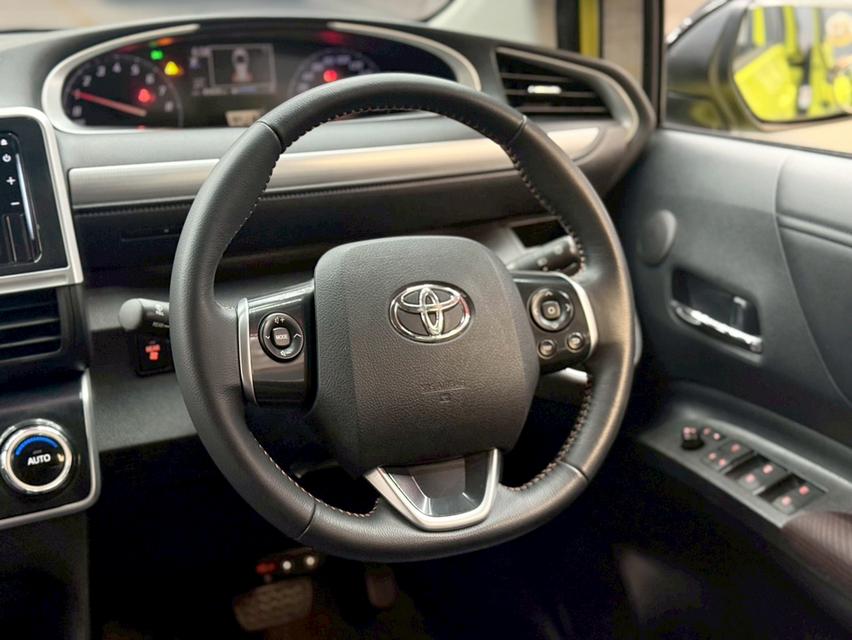 TOYOTA SIENTA 1.5 V ปี2020 สีสันโดดเด่น สภาพกริ๊บๆ ออพชั่นเต็มคัน 16