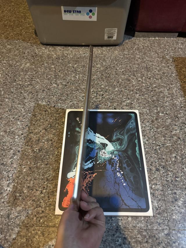 ขายๆๆๆถูกๆๆiPadPro12.9สีGold128กิ๊กWifi Celluer ใส่ซิมได้สูนTrueทุกๆฟังชั่นรีสโตได้ตลอดไม่มีติดไอคราวModel TH/A   สภาพ: 90% สวยๆๆคับ  ราคา: 4500 มารับ 6