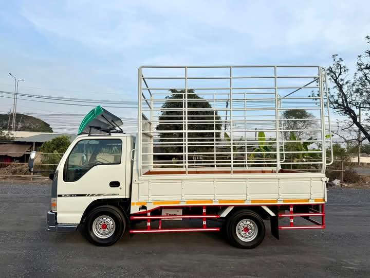 ISUZU NKR หัวการ์ตูน 100 แรง 2