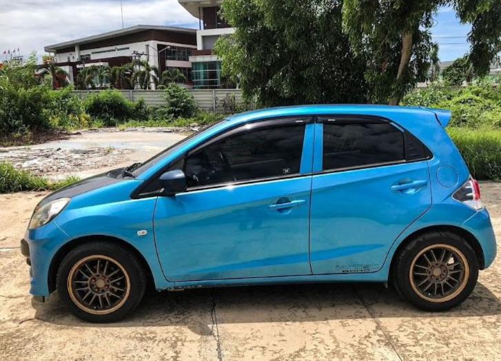 Honda Brio สีฟ้า 3