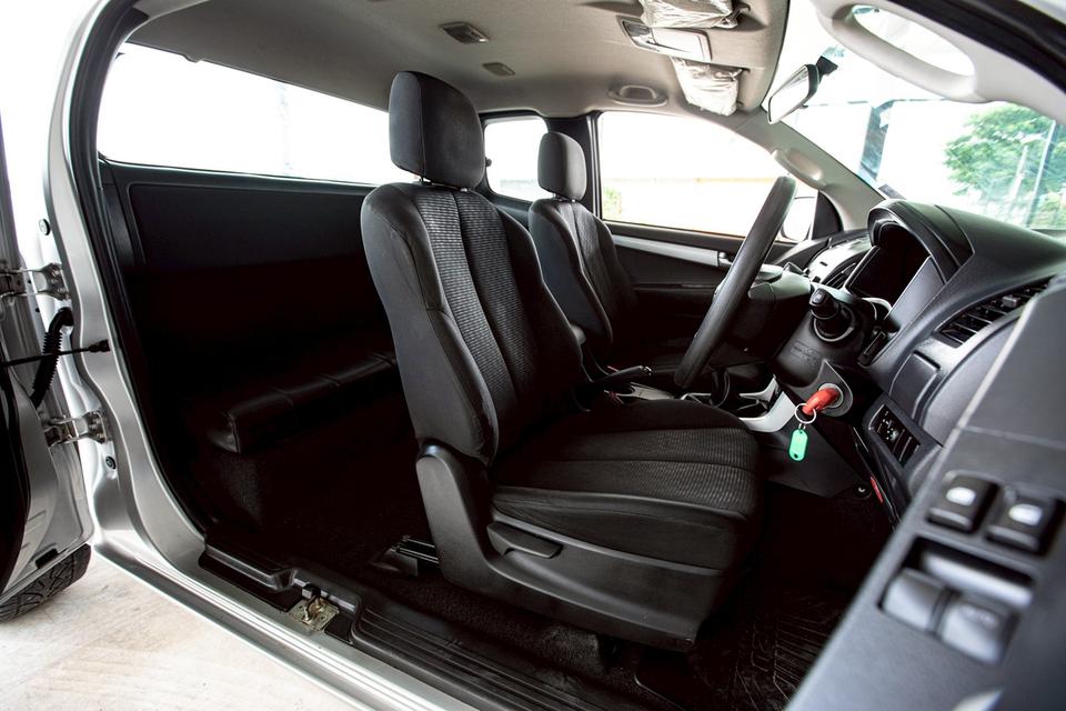 ISUZU D-MAX Hi-lander Cab 1.9 Ddi L ปี 2017 สีเทา 14