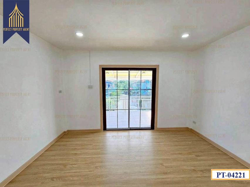 ทาวน์เฮาส์ปิยะวรารมย์ราคาย่อมเยาว์ไทรน้อย 12