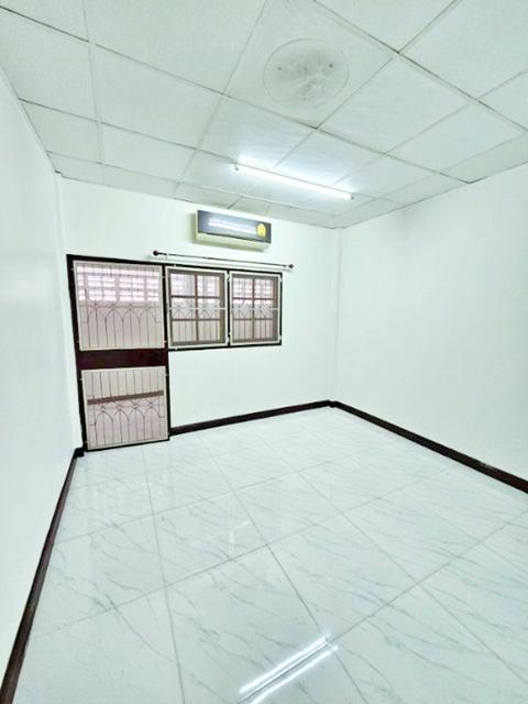 ม.เกษตรศาสตร์ บางเขน 2 กม. เซ็นทรัลอีสต์วิลล์ 2 กม. โชคชัย4 สตรีวิทยา2 MRT ลาดพร้าว 3 กม.บ้านเดี่ยวให้เช่า เสนา 3 นอน 4