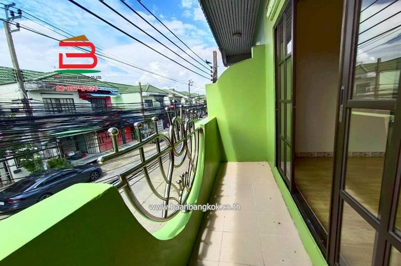  ทาวน์เฮาส์ หมู่บ้าน รุ่งกิจวิลล์ นิมิตรใหม่ 13 เนื้อที่ 21 ตรว. เขตทรายกองดิน แขวงคลองสามวา กทม. 10
