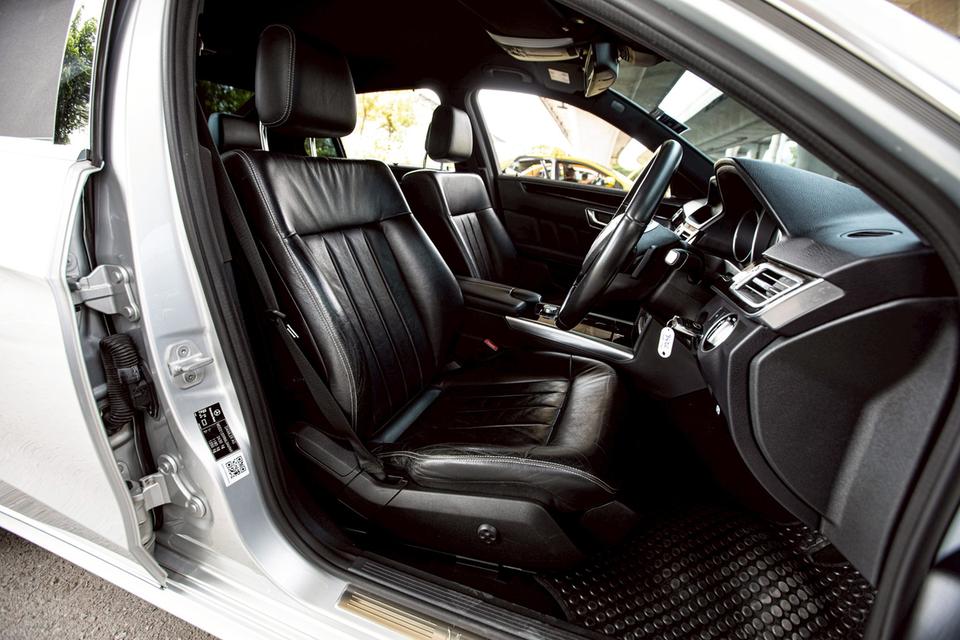 Benz E300 Bluetec ปี 2015 สีเทา มือเดียวป้ายแดง สวยสภาพดี 11
