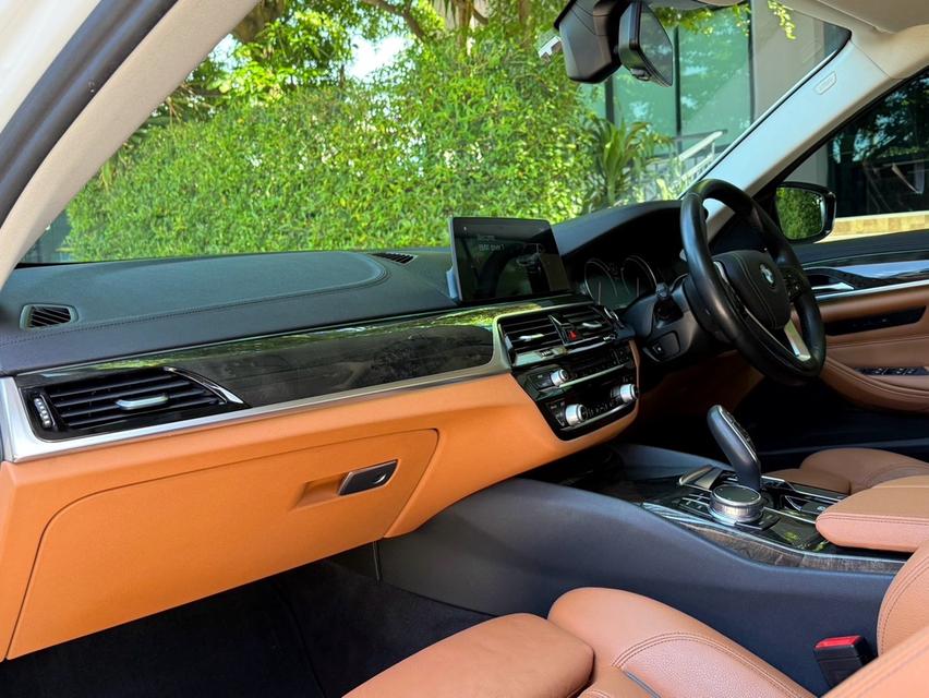 2019 BMW 520D G30 รถมือเดียวออกป้ายแดง รถวิ่งน้อย เข้าศูนย์ตรงตามระยะ รถไม่เคยมีอุบัติเหตุครับ 11