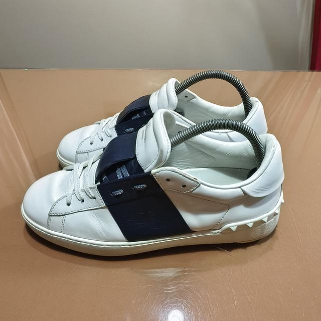 Valentino Garavani "Open" SneakersMade in ITALY🇮🇹📏Size. 40⭐⭐⭐⭐ Pre-owned/ Great Condition🔥 Price 970฿ รูปที่ 2