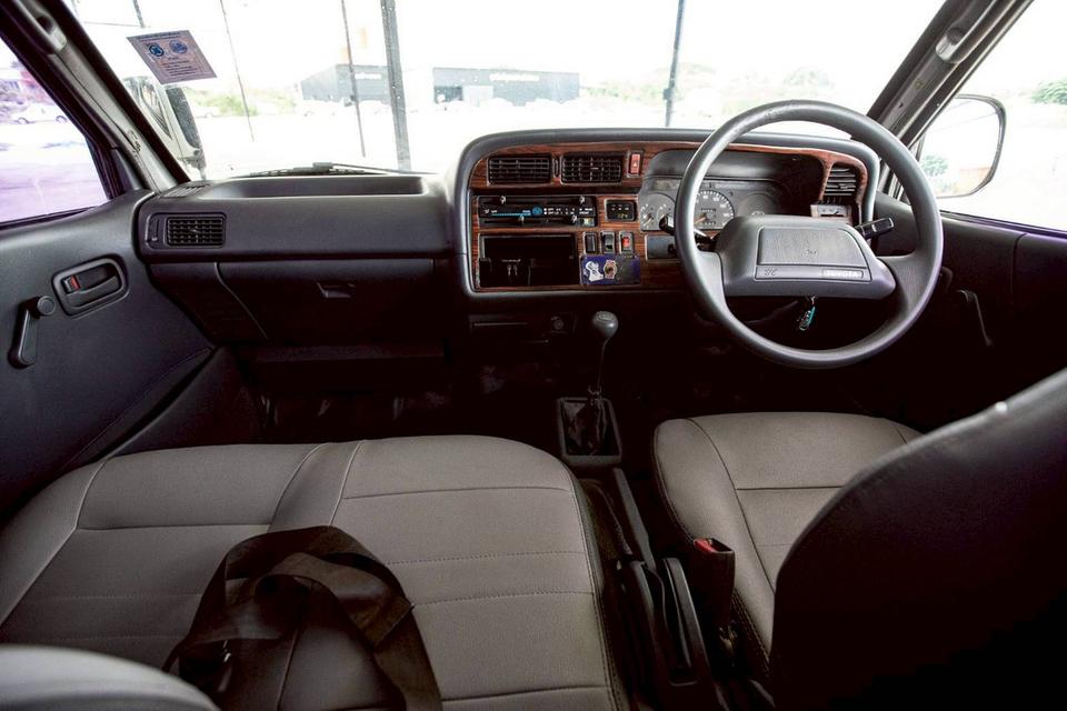 Toyota Hiace 2.4 ดีเซล MT ปี 1994 สีขาว 16