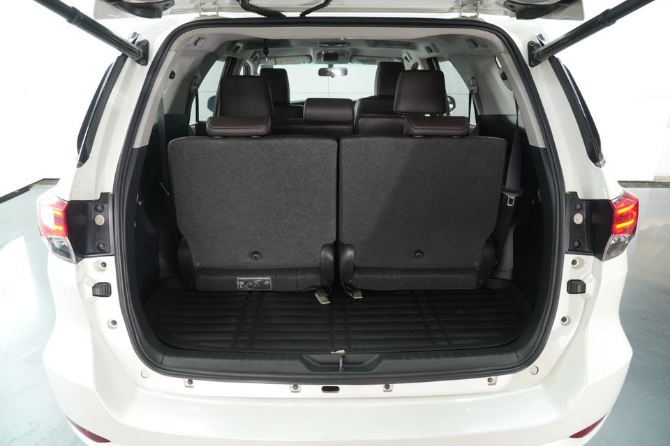 2017 TOYOTA FORTUNER 2.4 V 4WD SUV สีขาว ไมล์ 184315 กม. 8