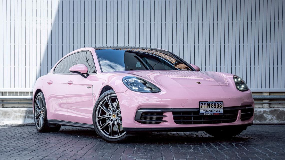 Porsche Panamera 4 E-Hybrid Executive 2018 สีขาว Wrap กันรอยสีชมพู รูปที่ 3