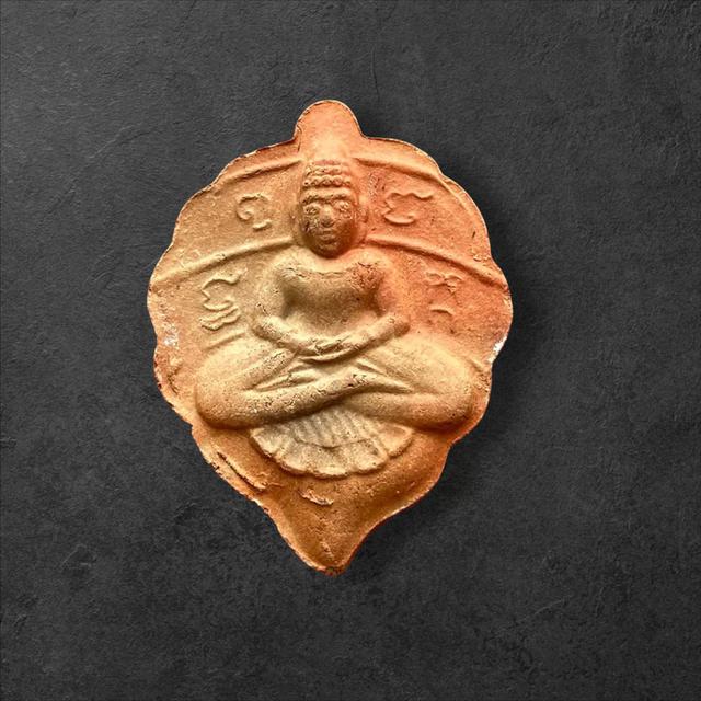 พระโพธิจักรหลวงพ่อลี วัดอโศการาม รุ่นบูรณะวิหาร เนื้อดิน จ.สมุทรปราการ ปี 2560 